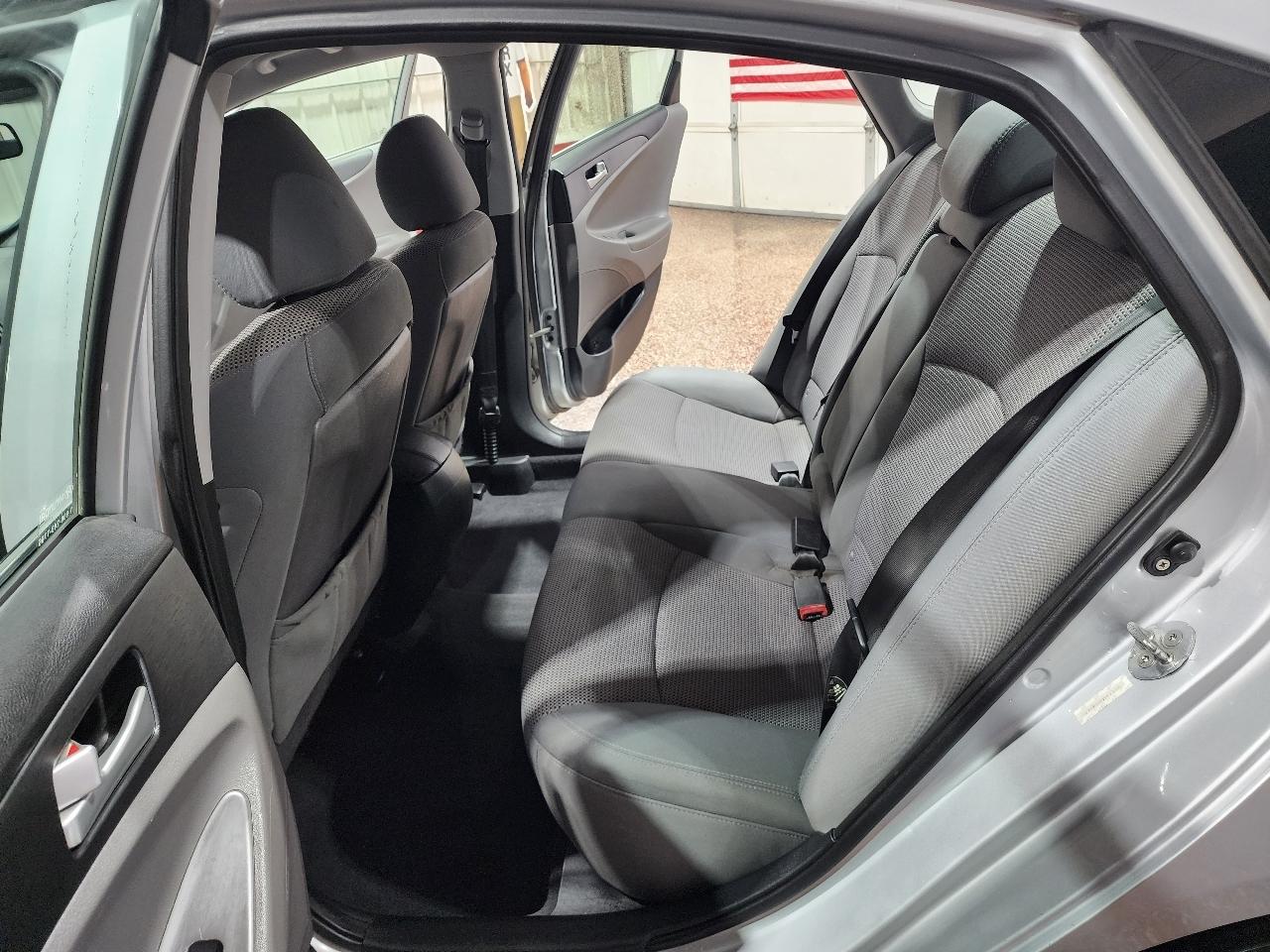 Hyundai Sonata 4dr Sdn 2.4L Auto GLS 2011