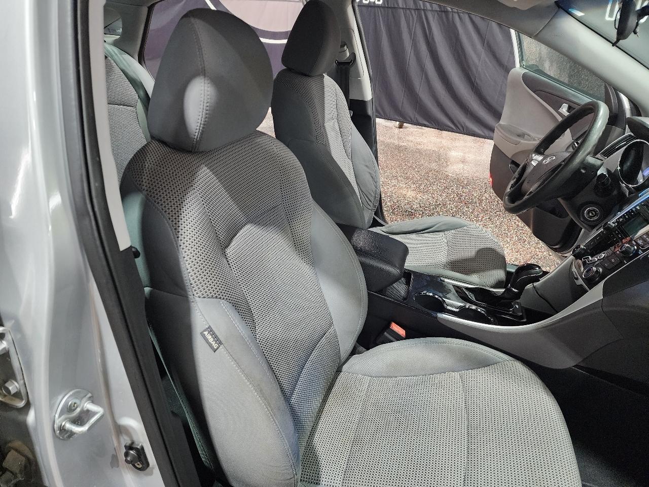 Hyundai Sonata 4dr Sdn 2.4L Auto GLS 2011