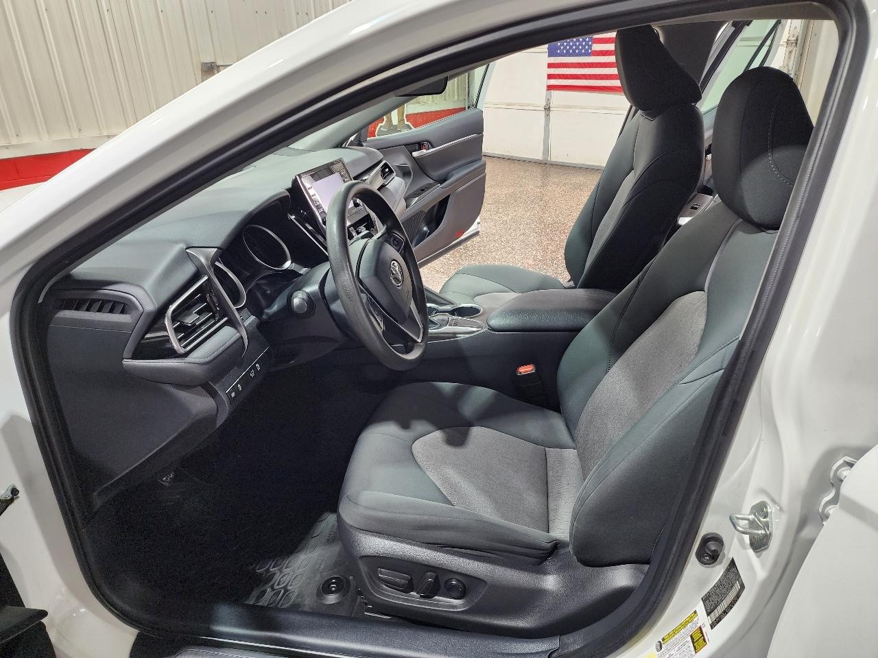 Toyota Camry LE Auto (Natl) 2022