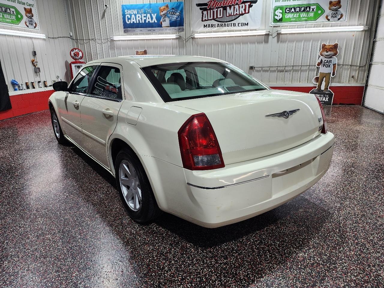 Chrysler 300 4dr Sdn 300 Touring *Ltd Avail* 2005