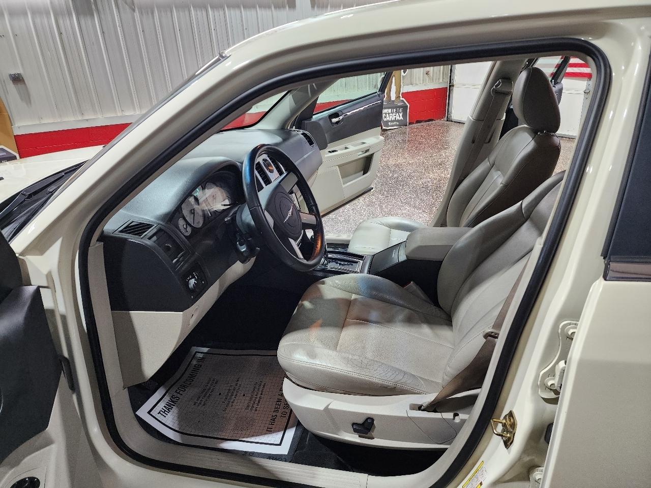 Chrysler 300 4dr Sdn 300 Touring *Ltd Avail* 2005
