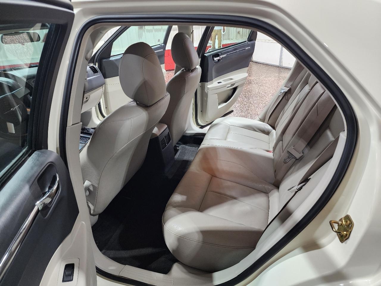 Chrysler 300 4dr Sdn 300 Touring *Ltd Avail* 2005