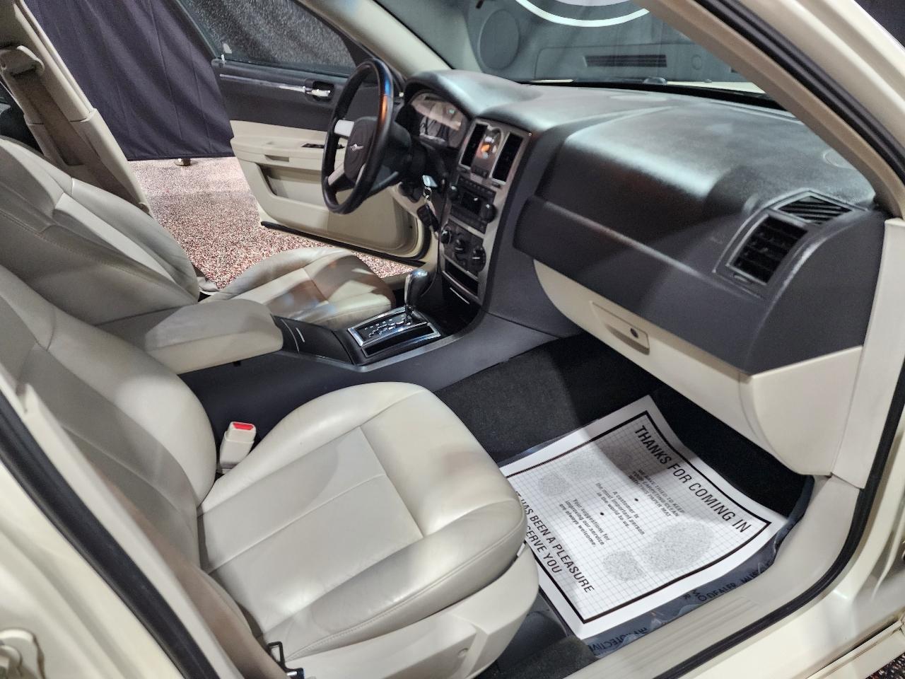 Chrysler 300 4dr Sdn 300 Touring *Ltd Avail* 2005