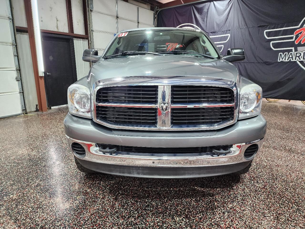 Dodge Ram 2500 4WD Mega Cab 160.5" SLT 2007