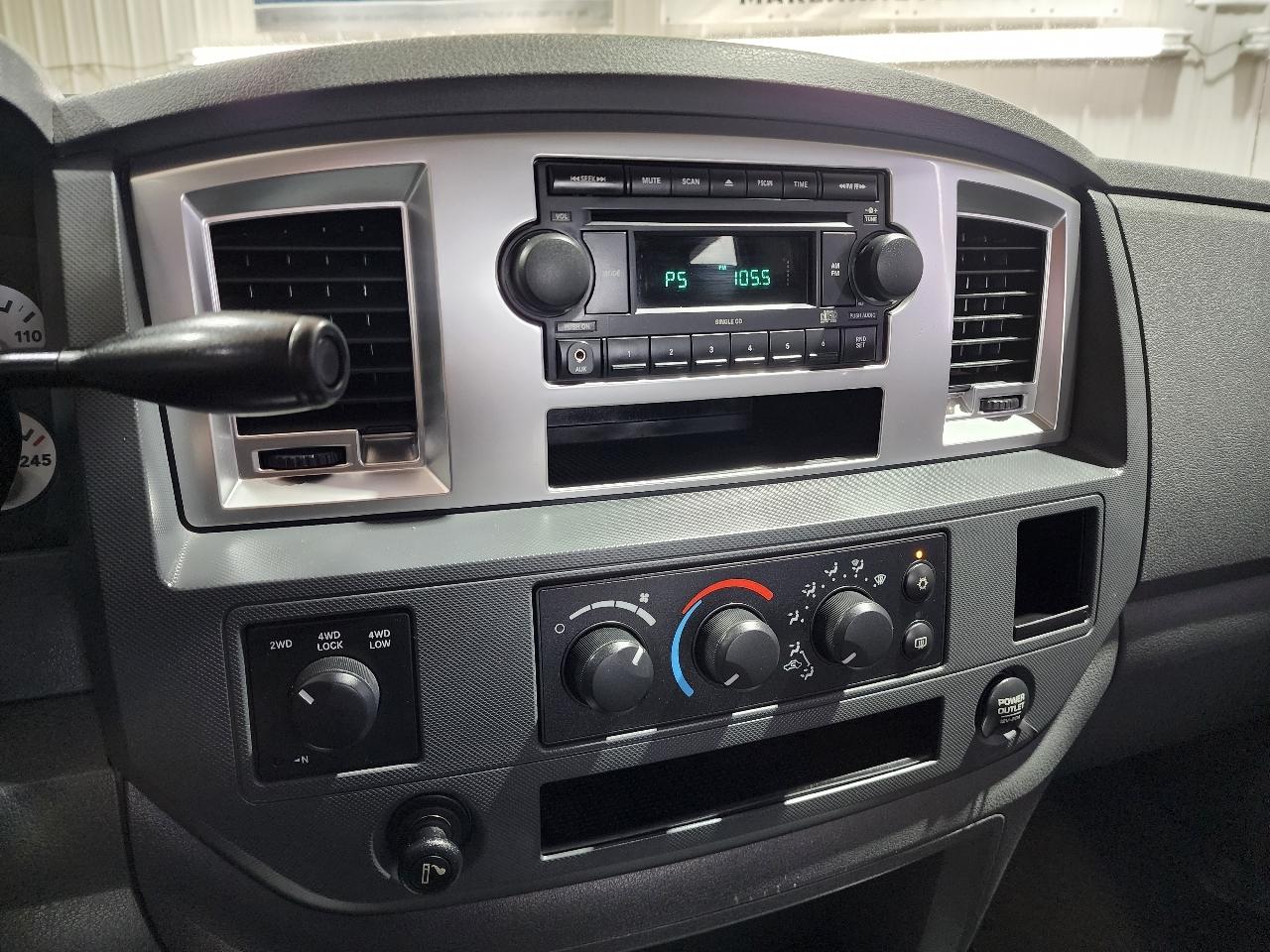 Dodge Ram 2500 4WD Mega Cab 160.5" SLT 2007