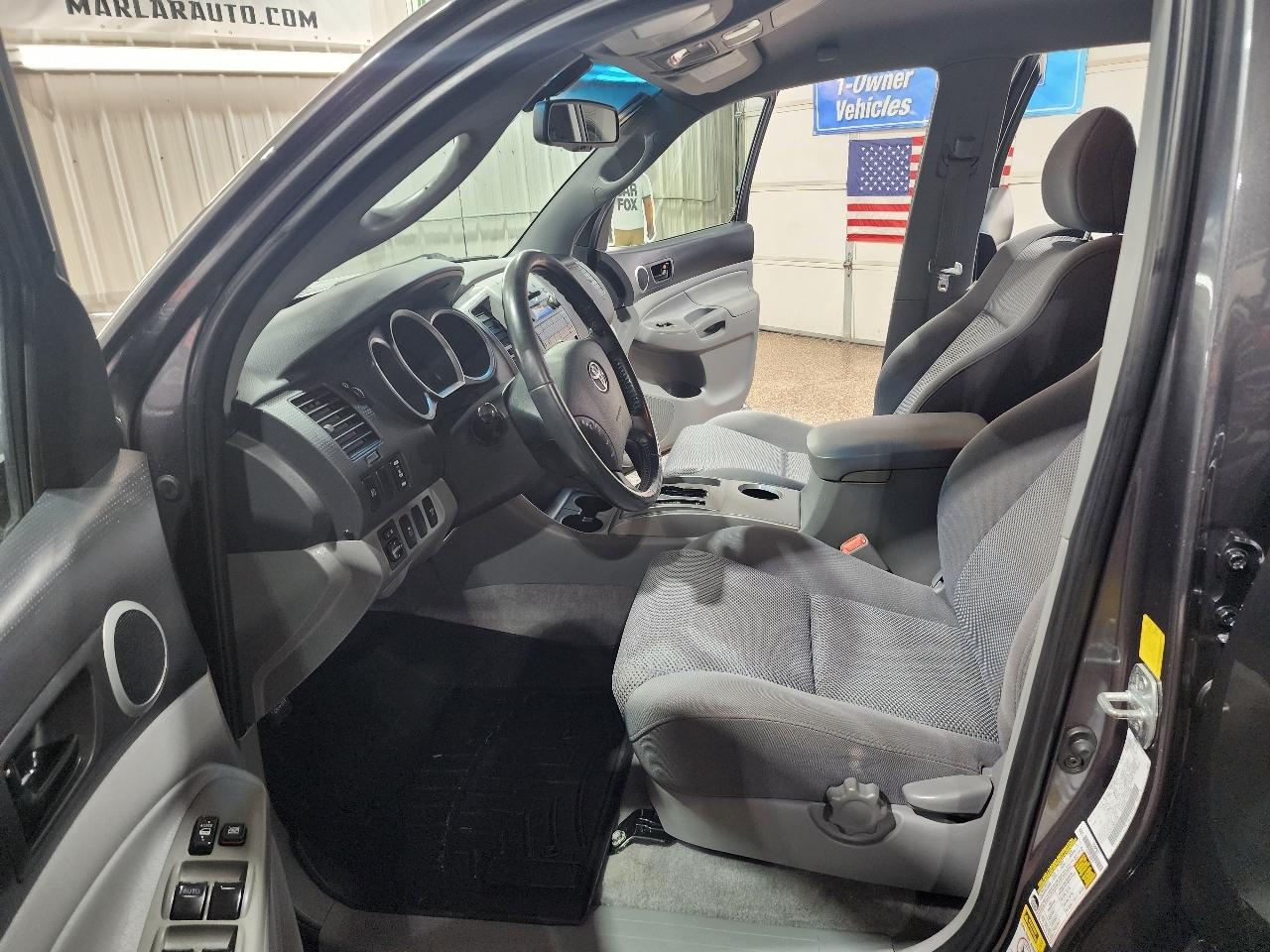 Toyota Tacoma 4WD Double V6 MT (Natl) 2011