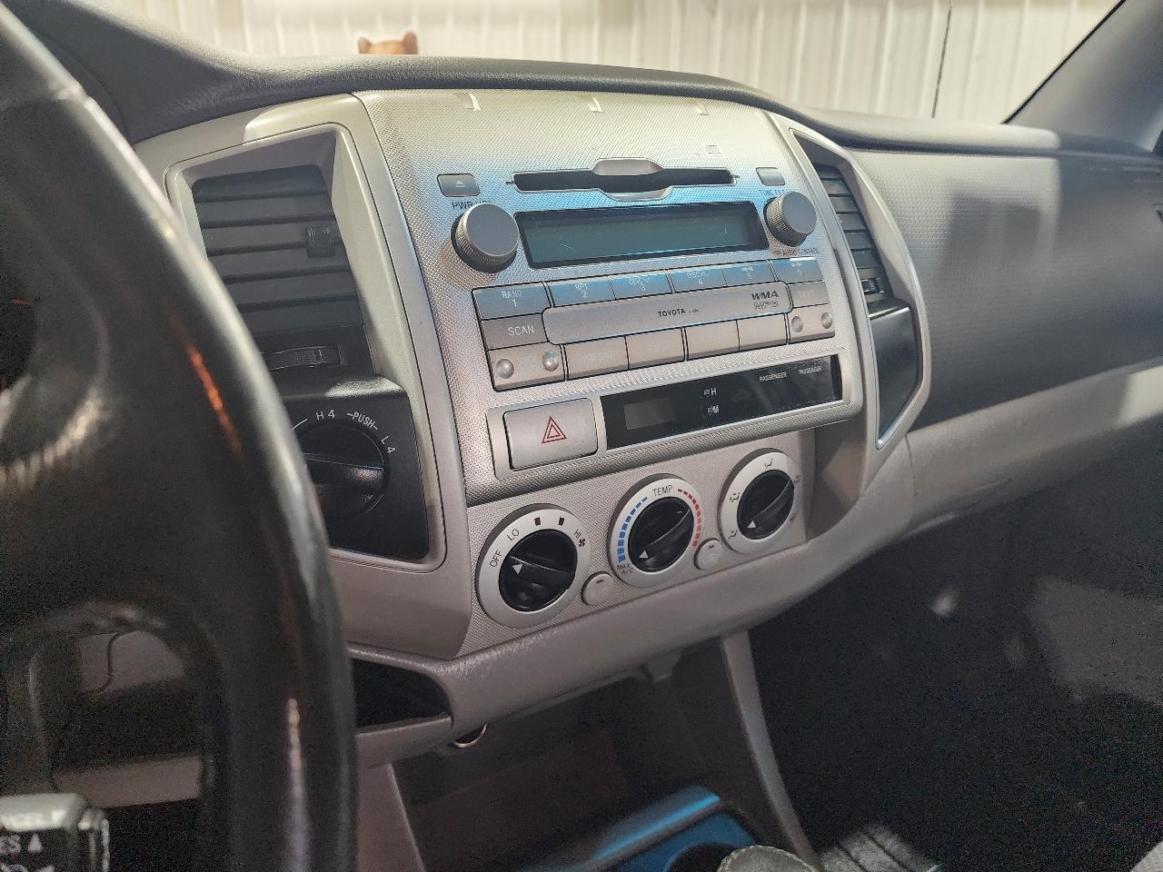 Toyota Tacoma 4WD Double V6 MT (Natl) 2011