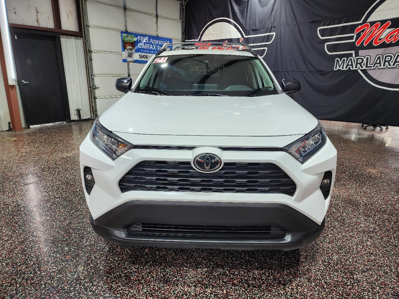 Toyota RAV4 LE FWD (Natl) 2021