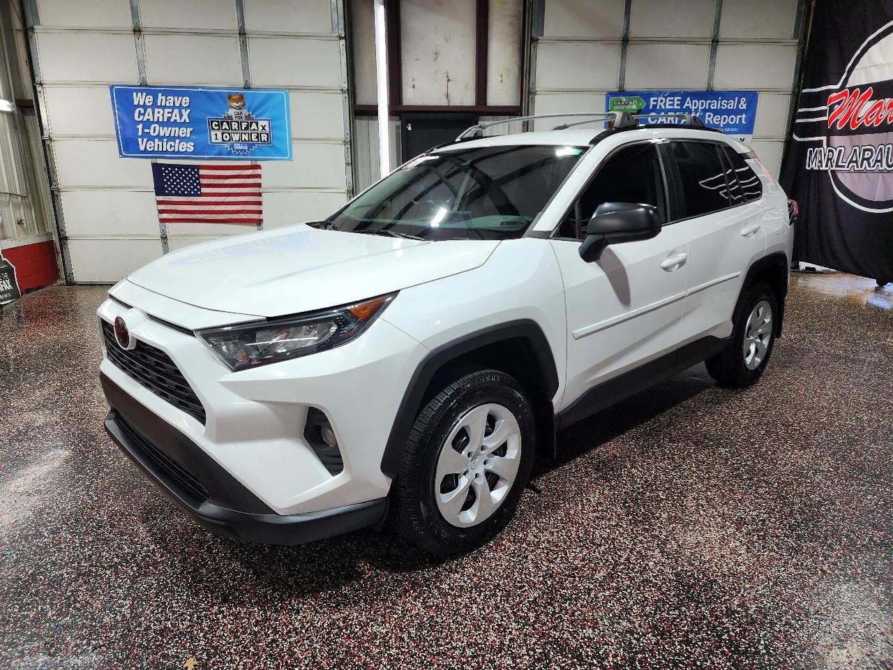 Toyota RAV4 LE FWD (Natl) 2021