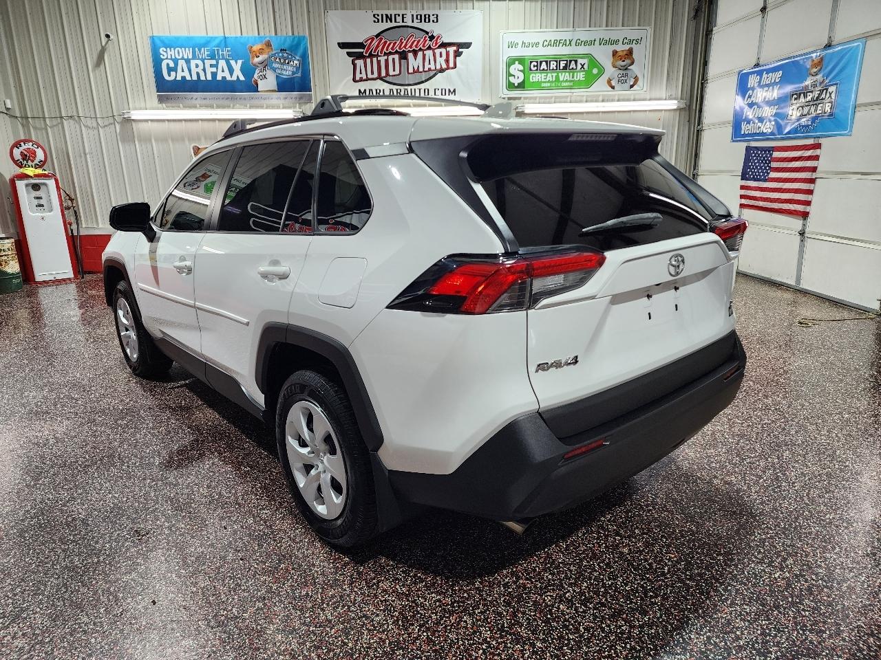 Toyota RAV4 LE FWD (Natl) 2021