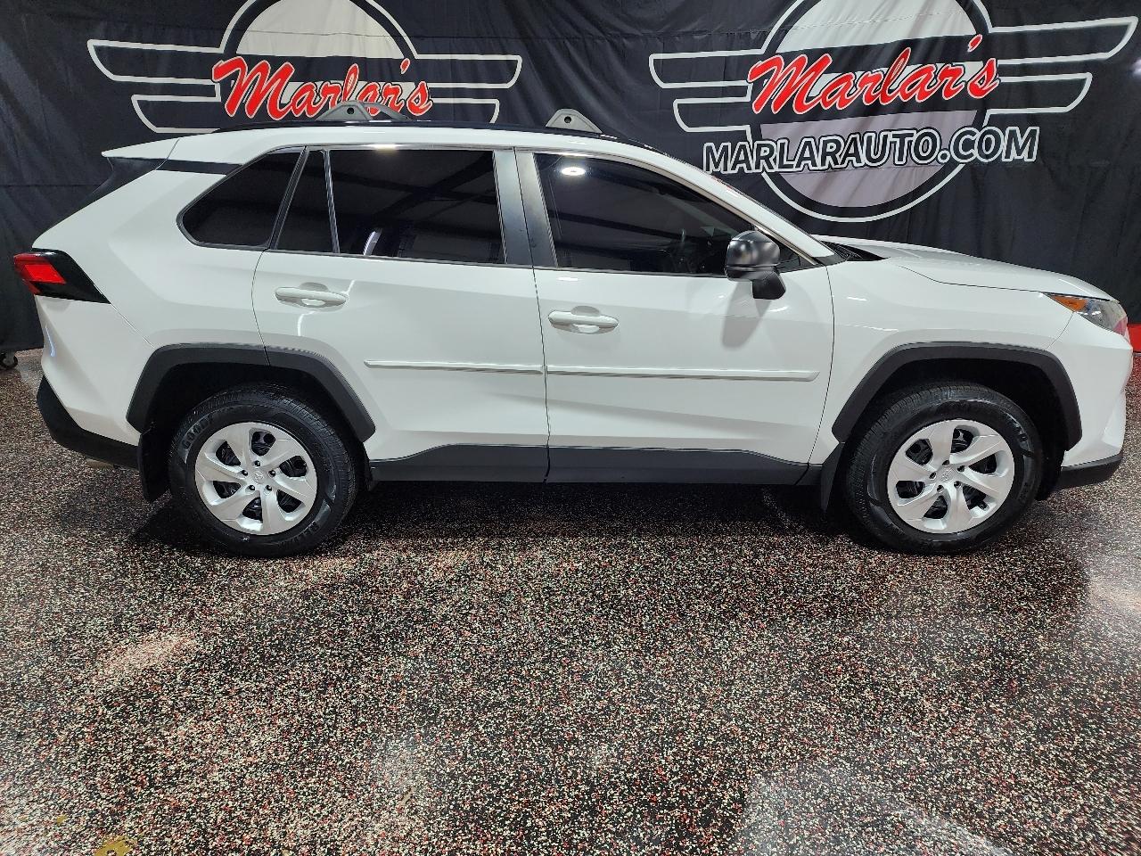 Toyota RAV4 LE FWD (Natl) 2021