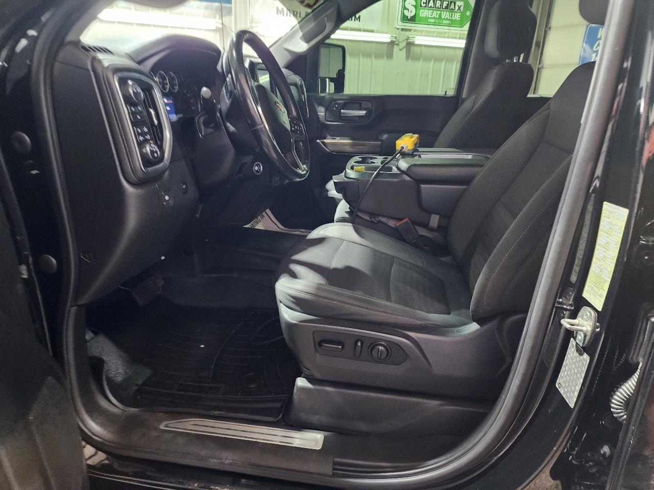 Chevrolet Silverado 3500HD CC 4WD Crew Cab 177" WB, 60" CA LT 2021