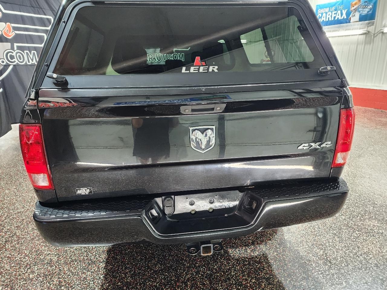 RAM 1500 4WD Crew Cab 140.5" Express 2016
