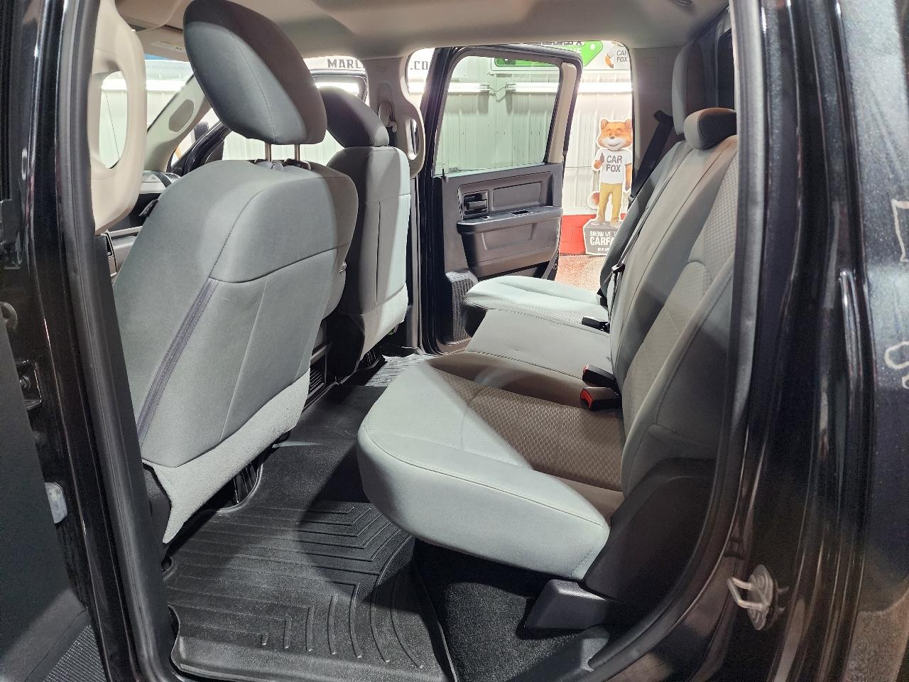 RAM 1500 4WD Crew Cab 140.5" Express 2016
