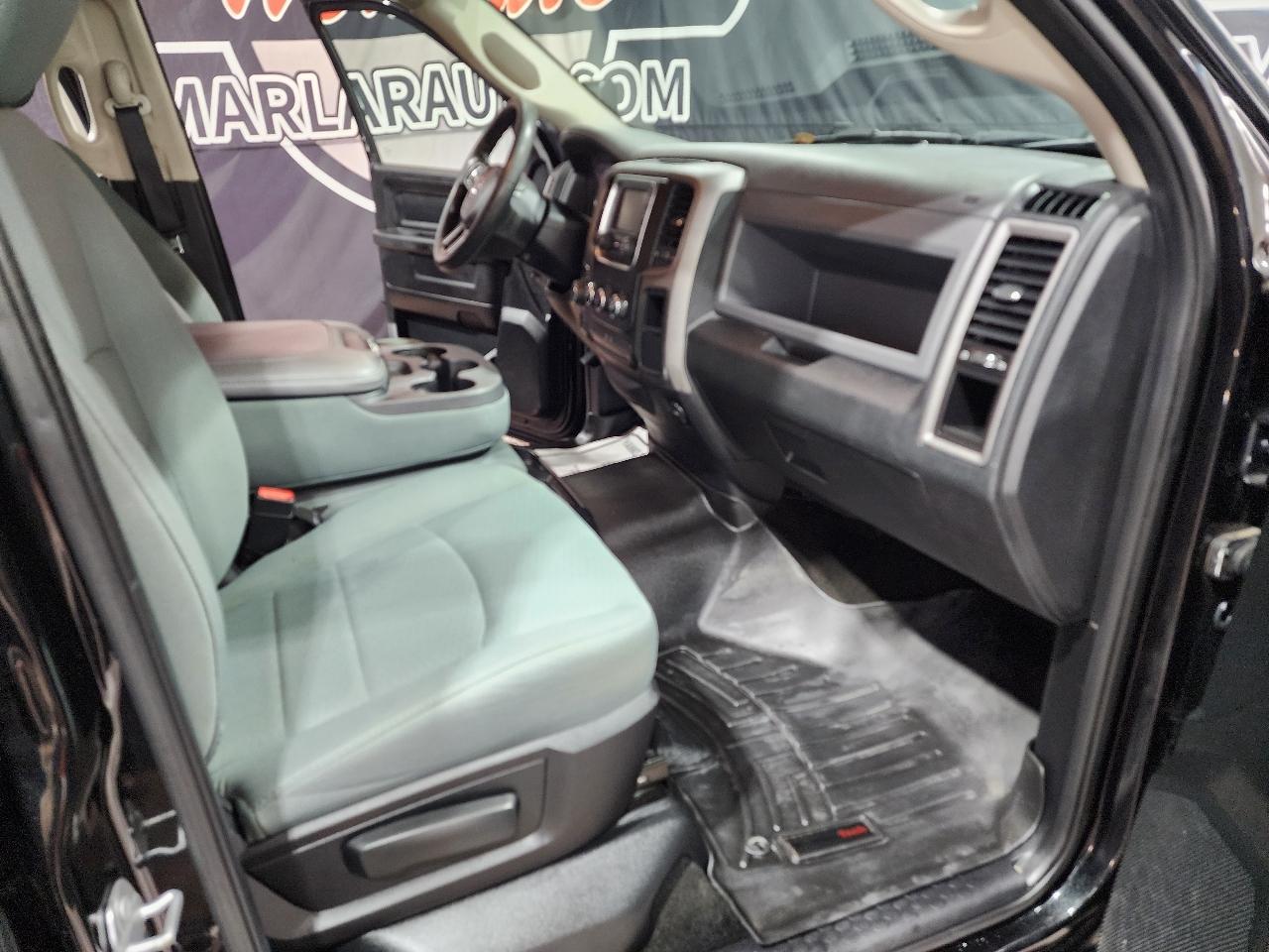 RAM 1500 4WD Crew Cab 140.5" Express 2016