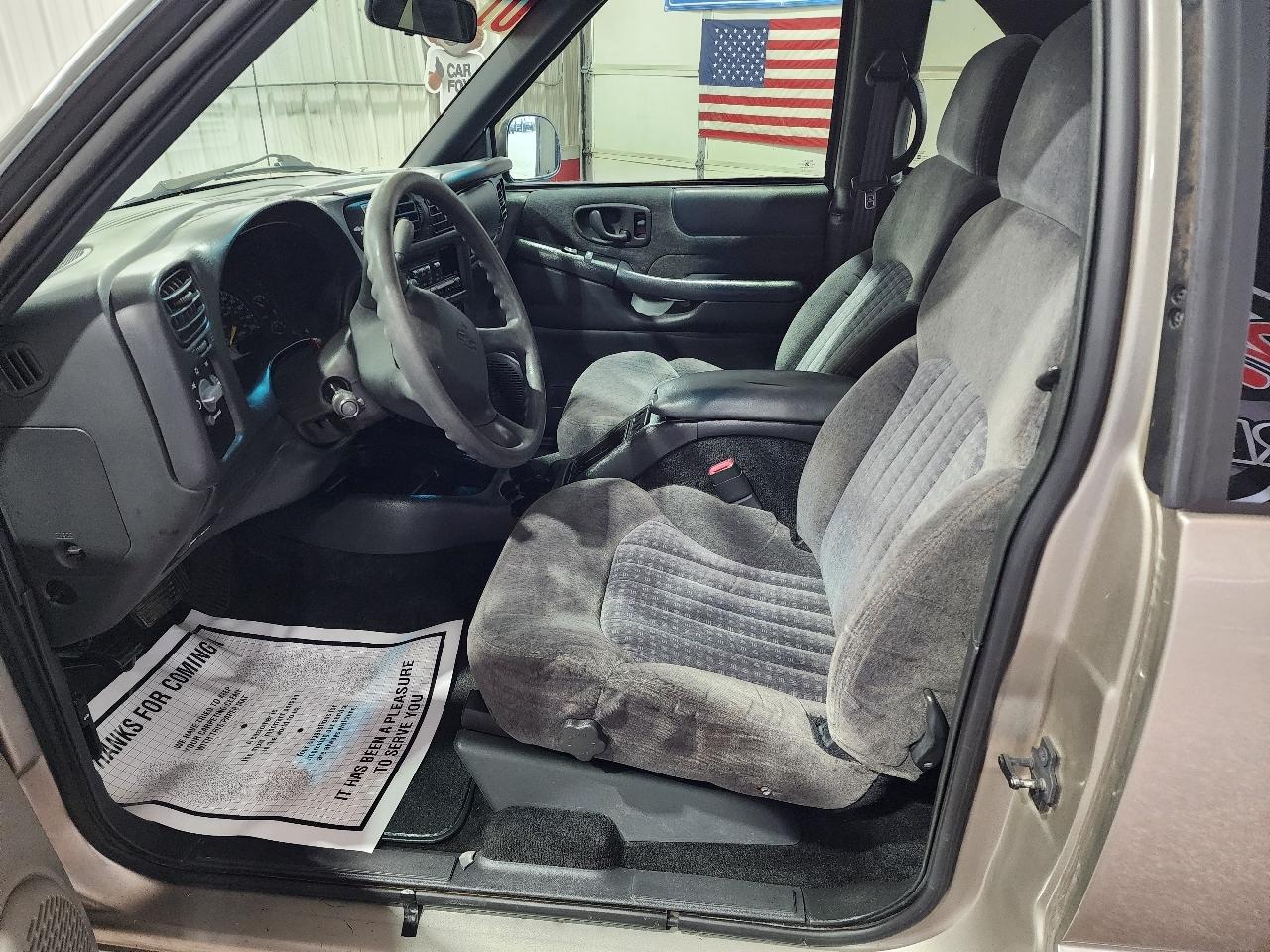 Chevrolet Blazer 2dr 4WD LS 2001