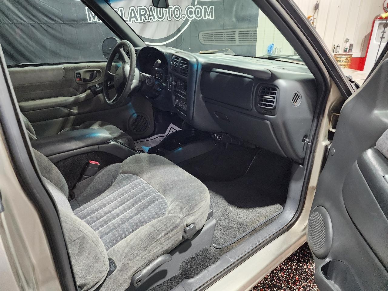 Chevrolet Blazer 2dr 4WD LS 2001
