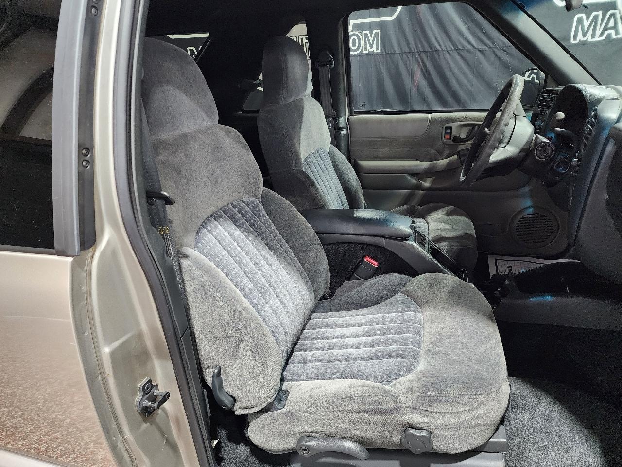 Chevrolet Blazer 2dr 4WD LS 2001