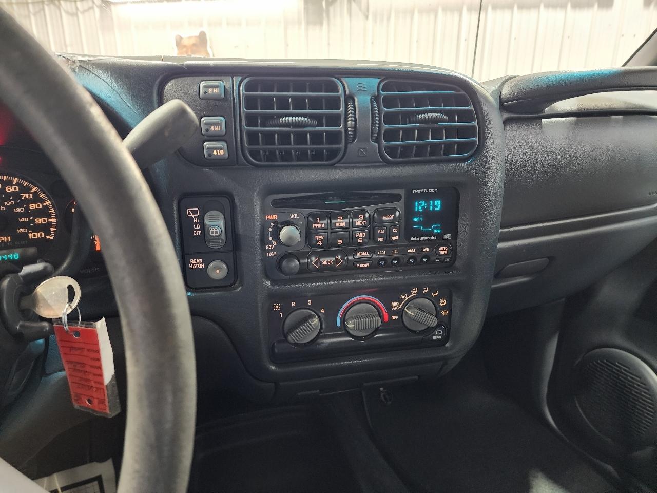 Chevrolet Blazer 2dr 4WD LS 2001