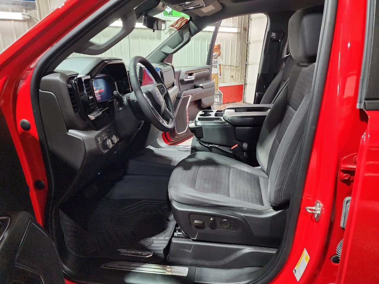 Chevrolet Silverado 1500 4WD Crew Cab 147" RST 2022