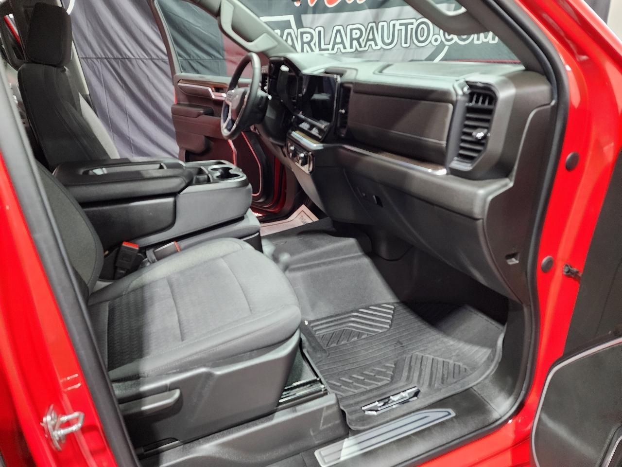 Chevrolet Silverado 1500 4WD Crew Cab 147" RST 2022