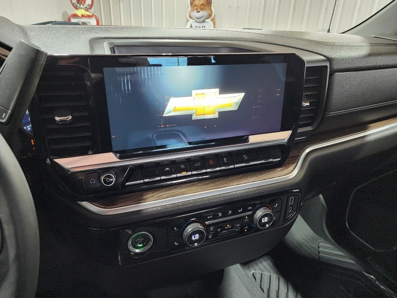Chevrolet Silverado 1500 4WD Crew Cab 147" RST 2022