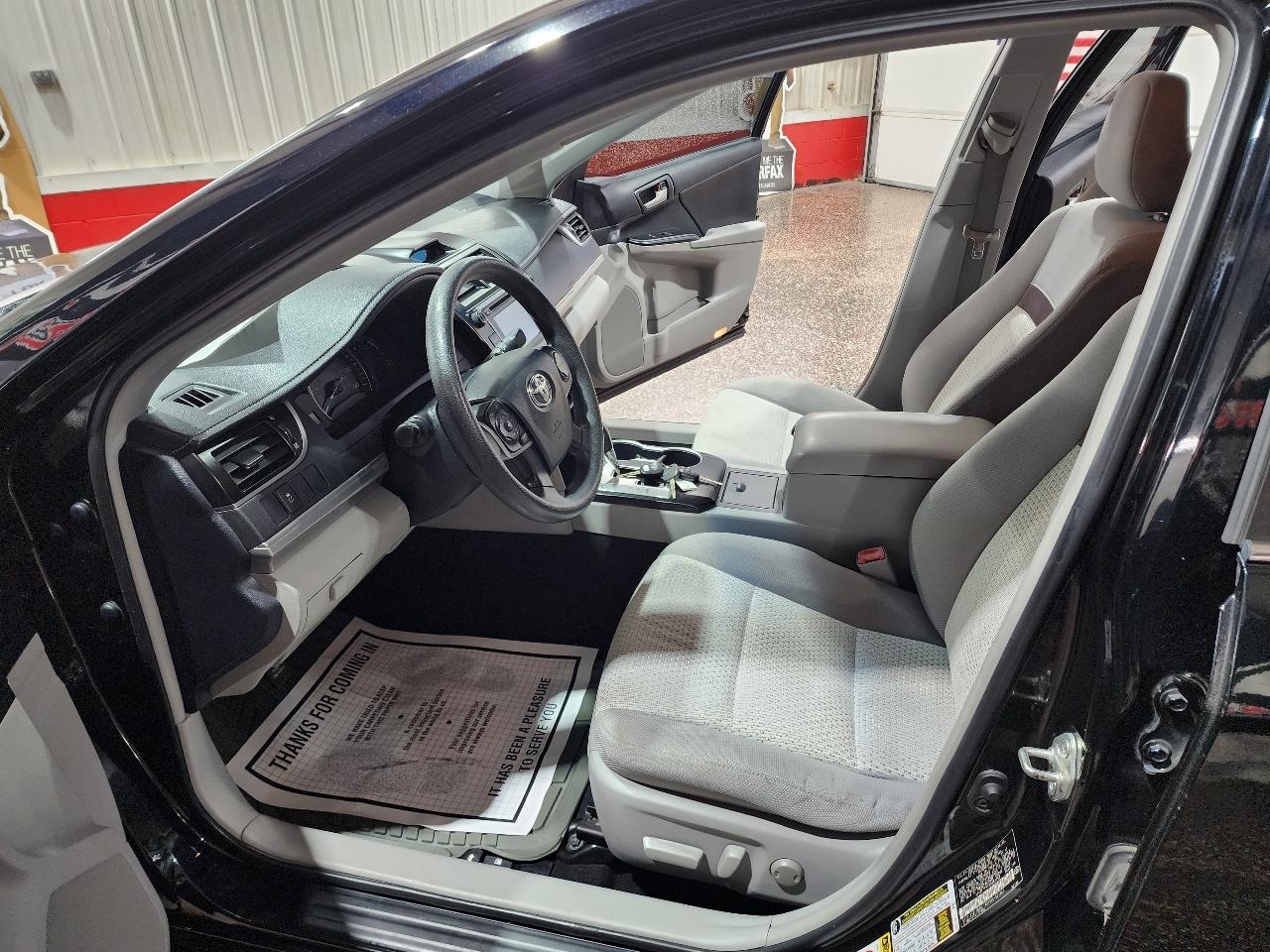 Toyota Camry 4dr Sdn I4 Auto XLE (Natl) 2013