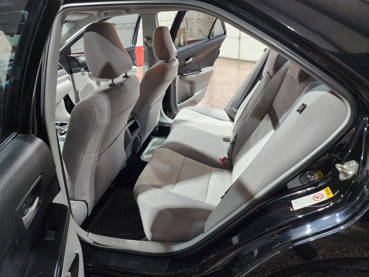 Toyota Camry 4dr Sdn I4 Auto XLE (Natl) 2013
