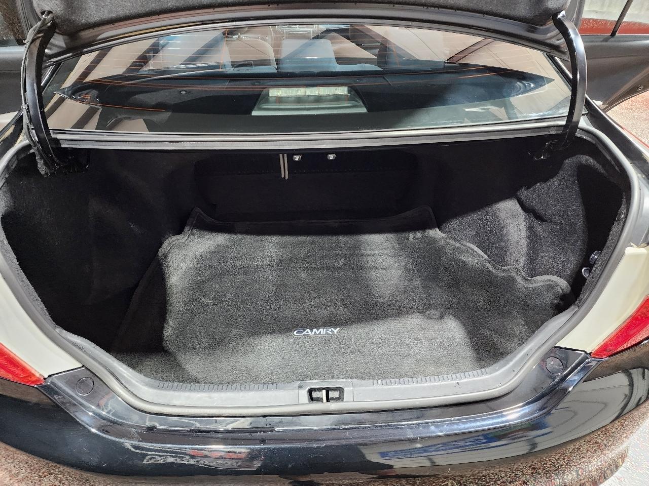 Toyota Camry 4dr Sdn I4 Auto XLE (Natl) 2013