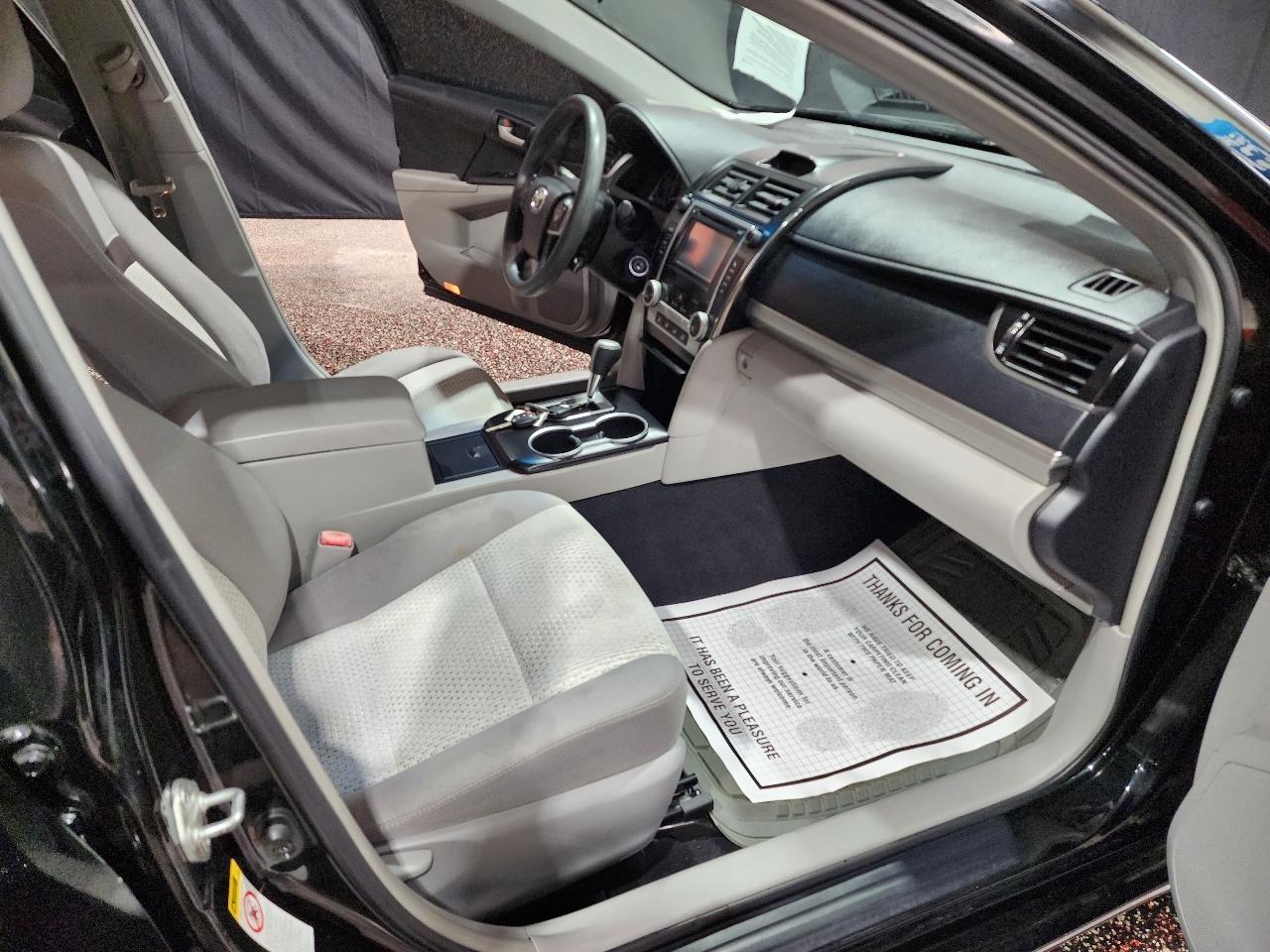 Toyota Camry 4dr Sdn I4 Auto XLE (Natl) 2013