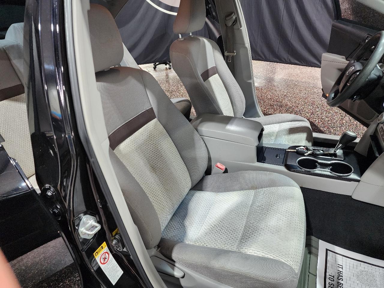 Toyota Camry 4dr Sdn I4 Auto XLE (Natl) 2013