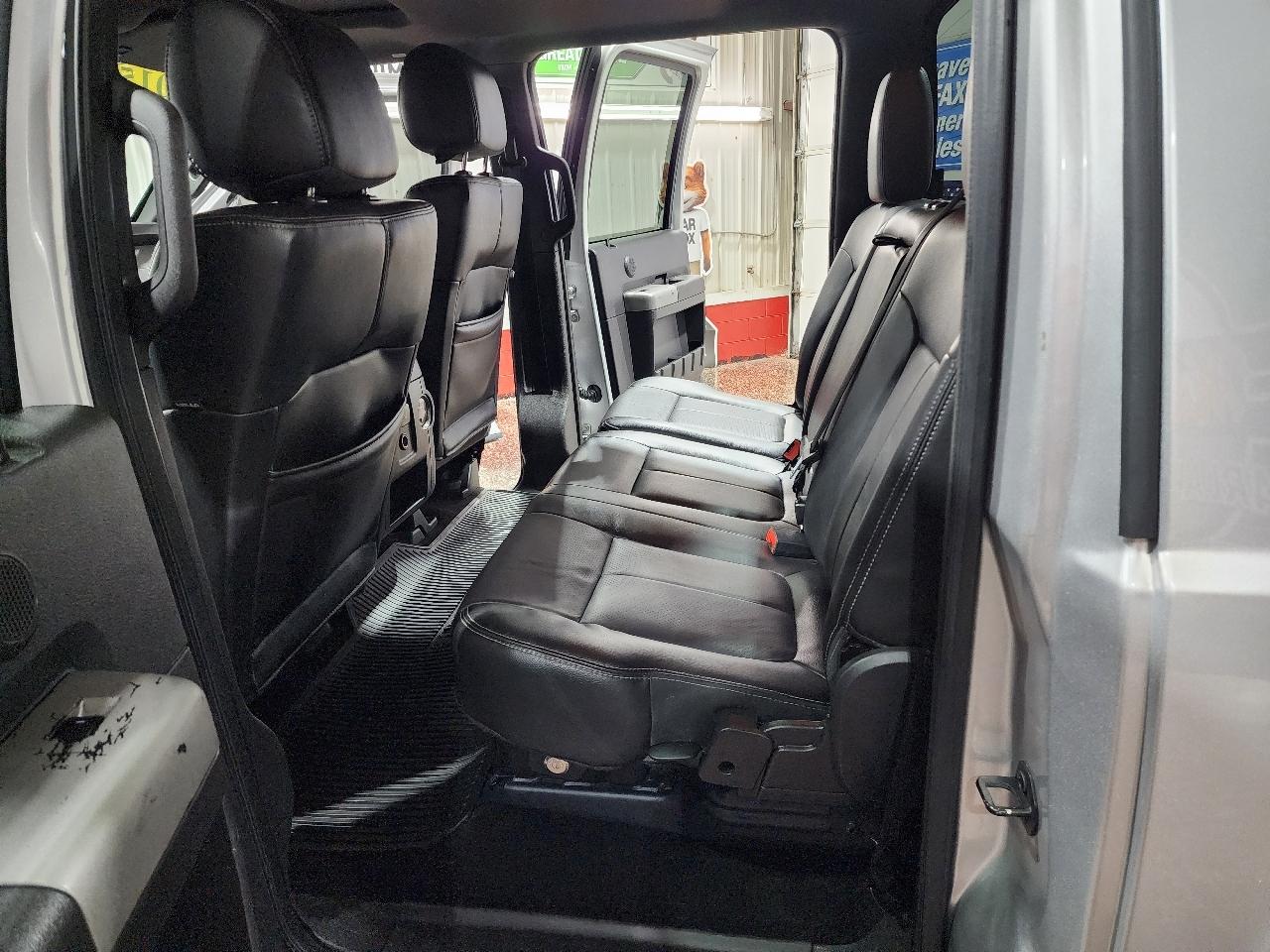 Ford Super Duty F-350 DRW 4WD Crew Cab 172" Platinum 2015