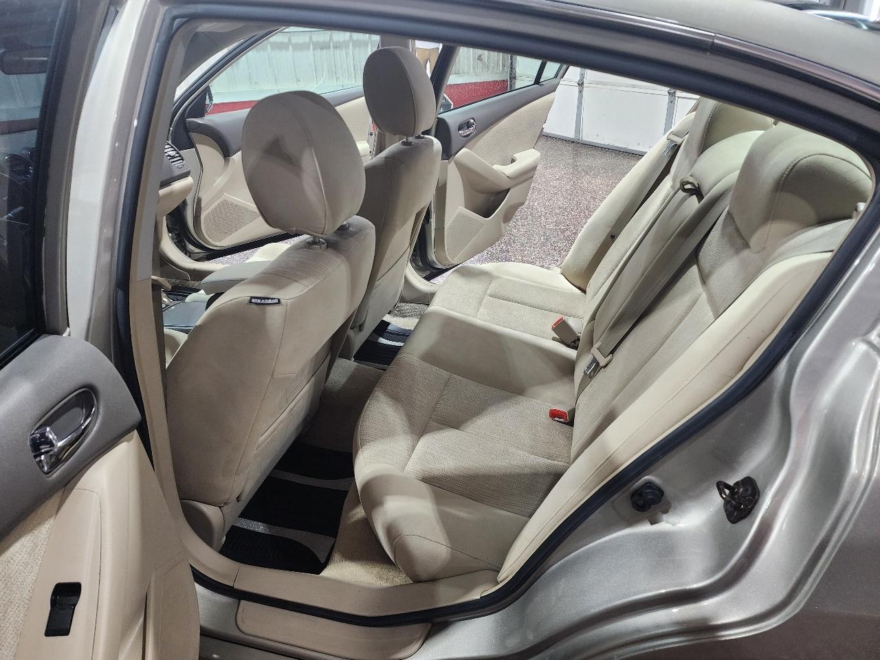 Nissan Altima 4dr Sdn I4 CVT 2.5 S 2010