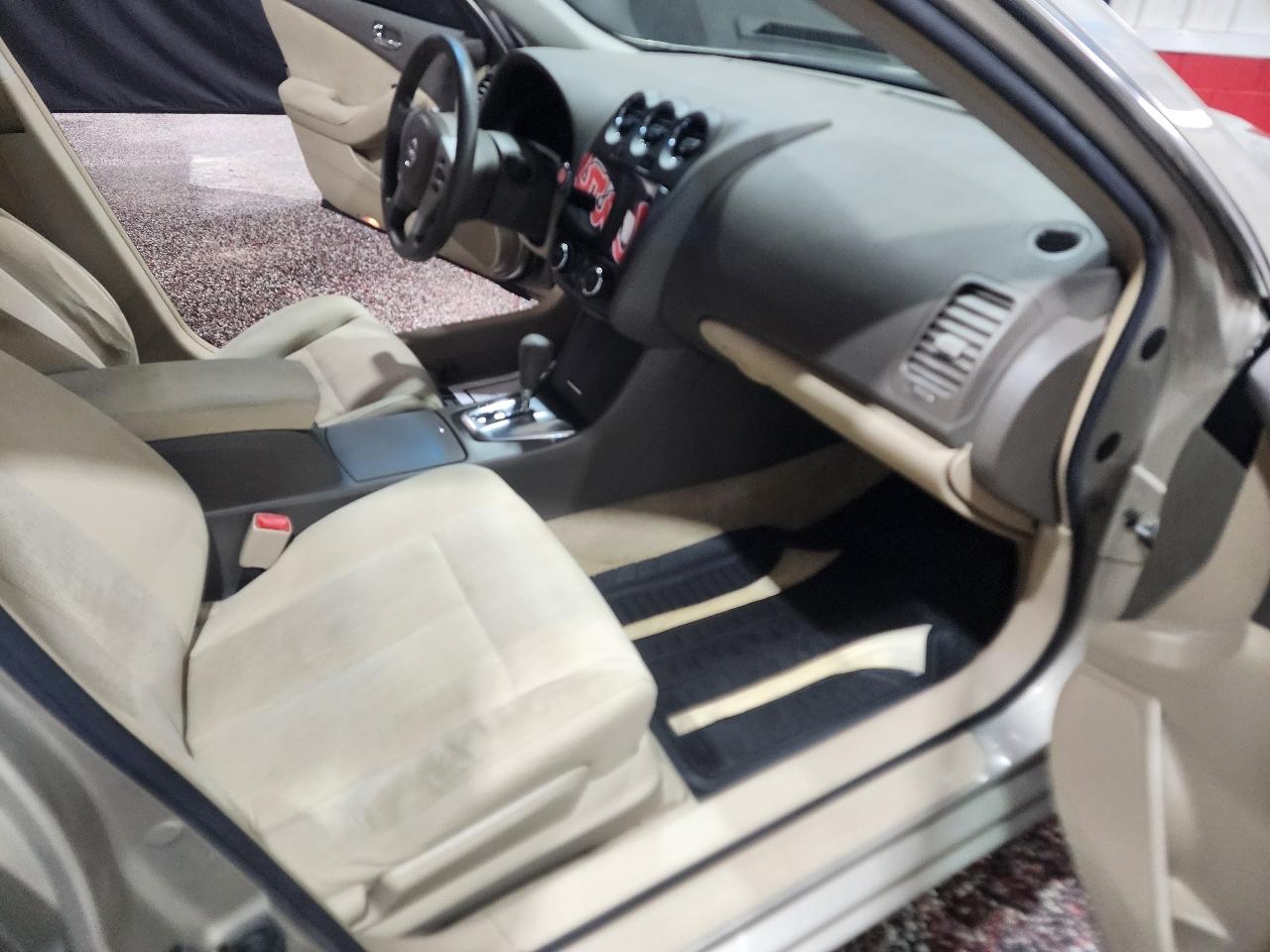 Nissan Altima 4dr Sdn I4 CVT 2.5 S 2010