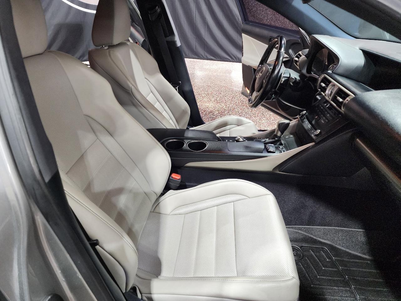 Lexus IS 350 4dr Sdn RWD 2016