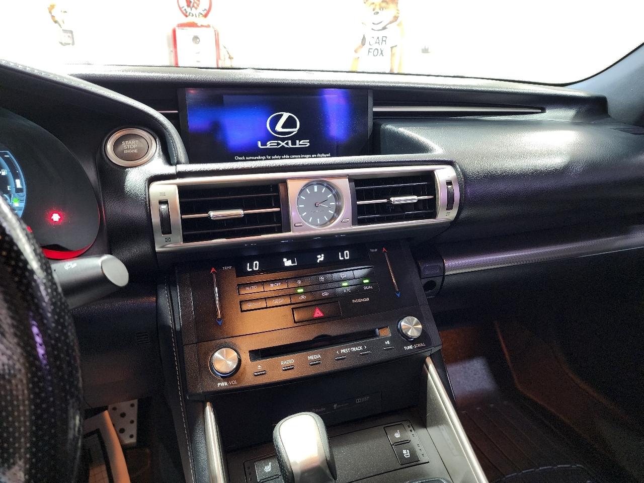 Lexus IS 350 4dr Sdn RWD 2016
