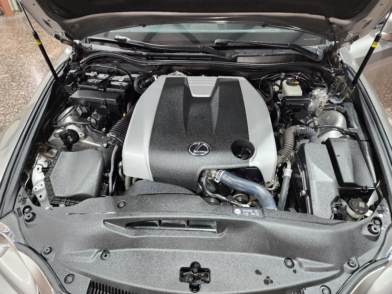 Lexus IS 350 4dr Sdn RWD 2016