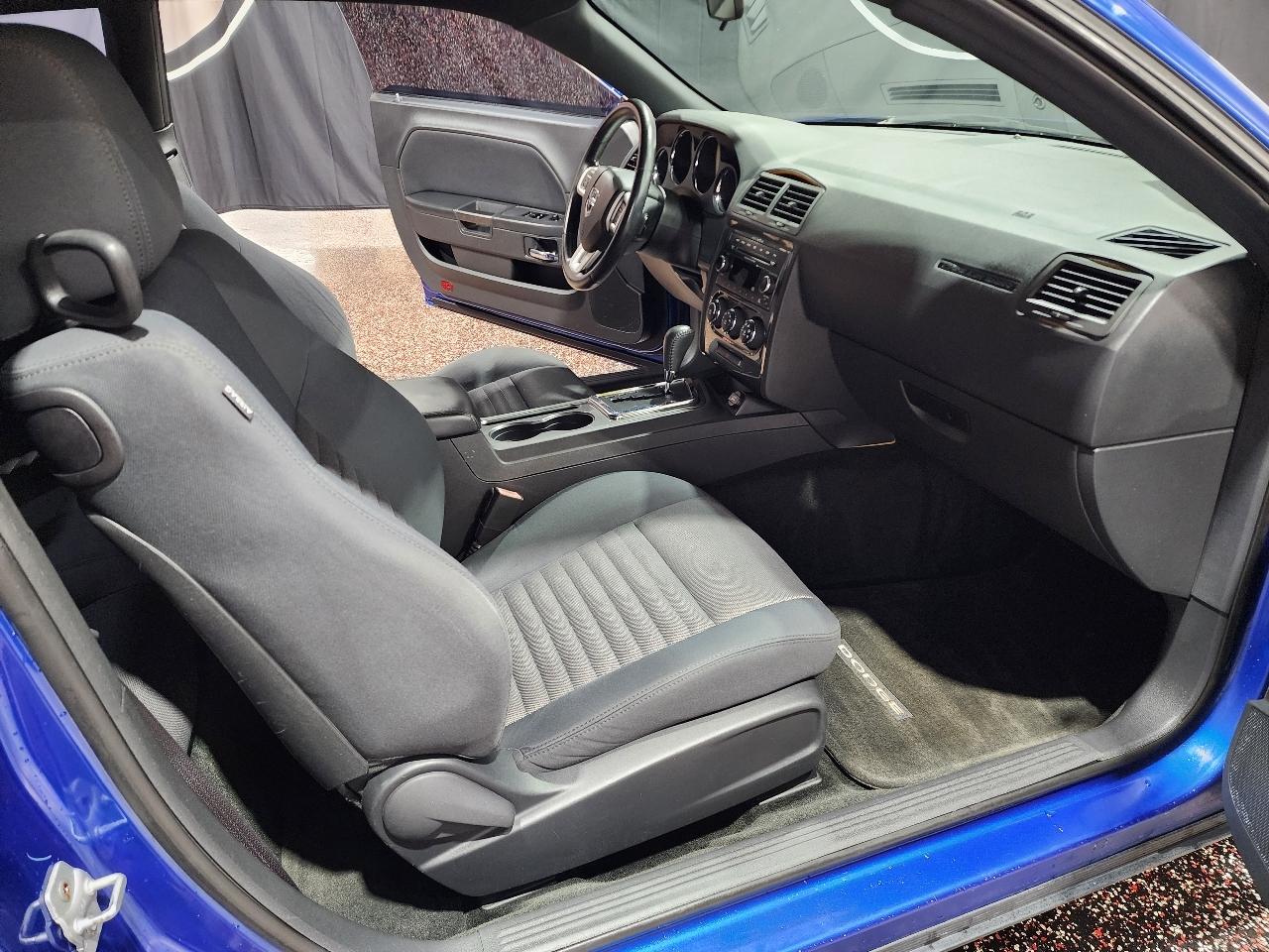 Dodge Challenger 2dr Cpe SXT 2012