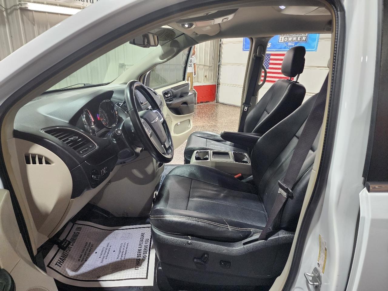 Chrysler Town & Country 4dr Wgn Touring 2016