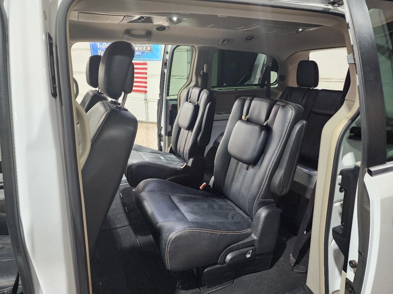 Chrysler Town & Country 4dr Wgn Touring 2016