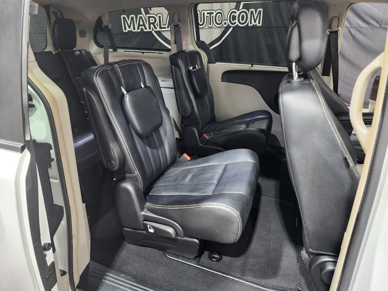 Chrysler Town & Country 4dr Wgn Touring 2016
