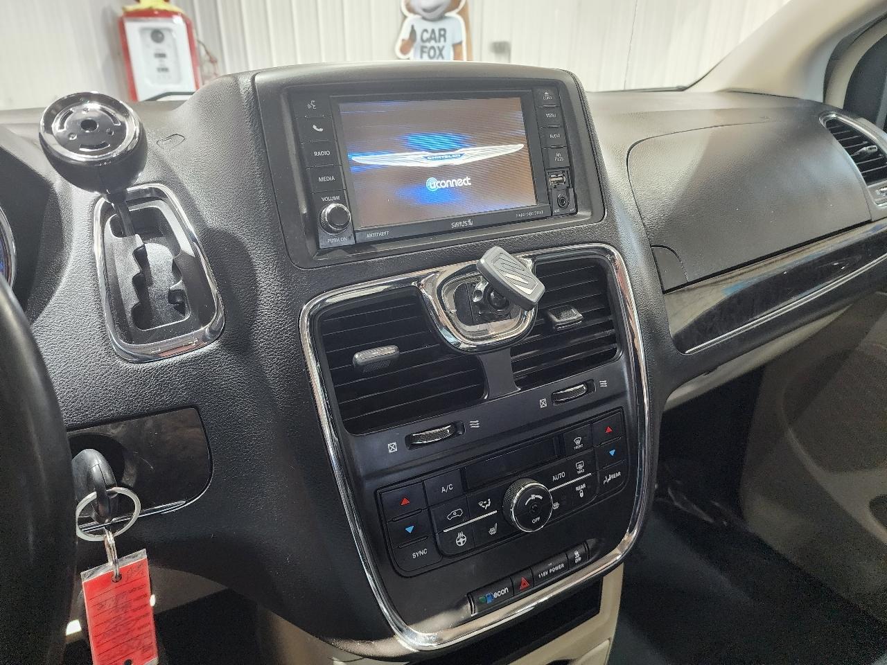Chrysler Town & Country 4dr Wgn Touring 2016