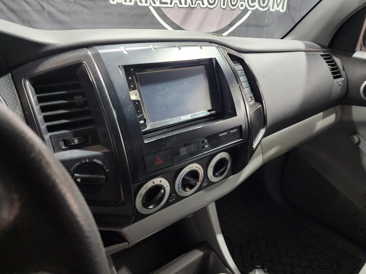 Toyota Tacoma 4WD Reg I4 MT (Natl) 2011