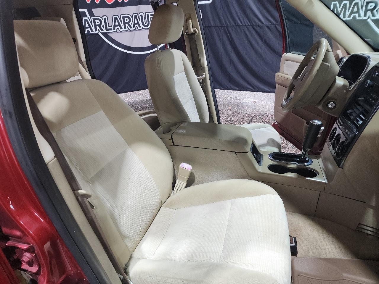 Ford Explorer 4WD 4dr V6 XLT 2008
