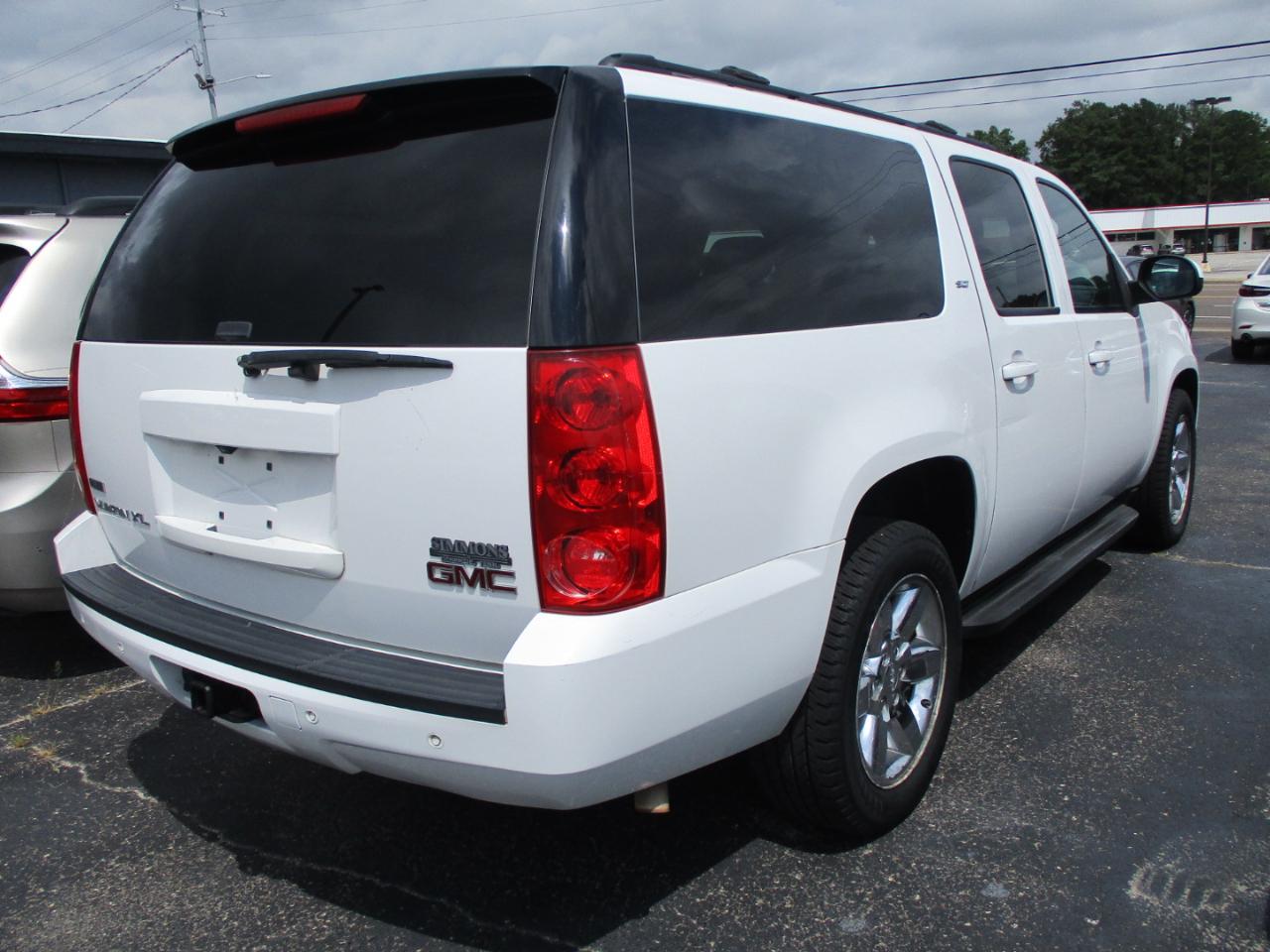 GMC Yukon XL SLT-1 1/2 Ton 2WD 2011