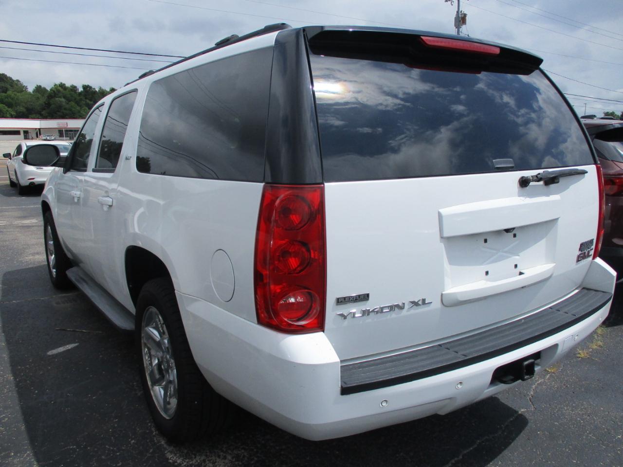 GMC Yukon XL SLT-1 1/2 Ton 2WD 2011