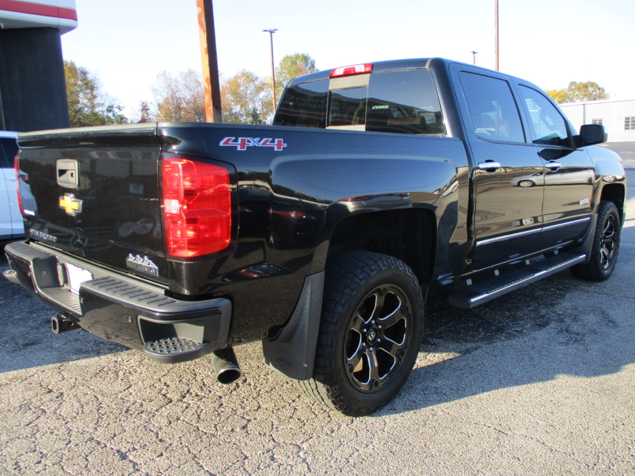 2014 Chevrolet Silverado 1500 High Country photo 3