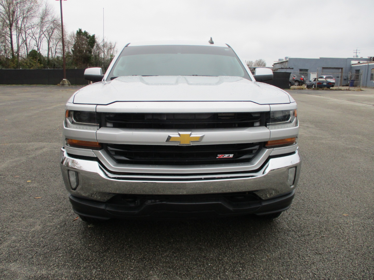 2017 Chevrolet Silverado 1500 LT photo 2