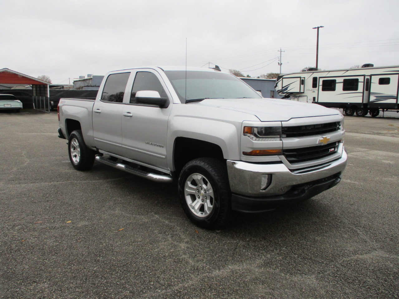 2017 Chevrolet Silverado 1500 LT photo 3