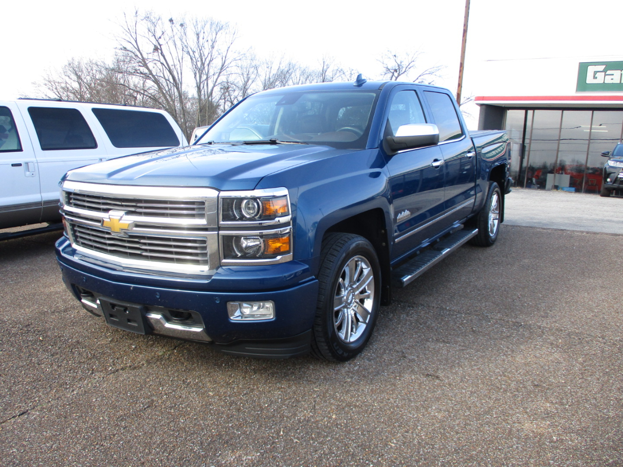2015 Chevrolet Silverado 1500 4WD Crew Cab 143.5" High Country